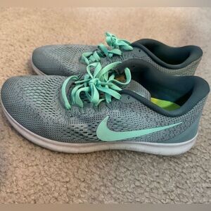 Nike free rn women’s size 8.5
